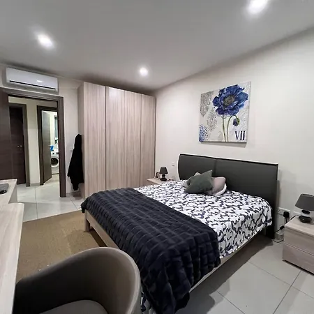Spacious Private With A Shared Bathroom -shared Flat Проживание в семье Сент Джулианс