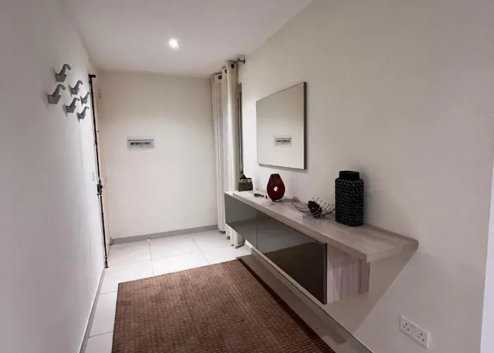 Spacious Private With A Shared Bathroom -shared Flat * Saint Julian's